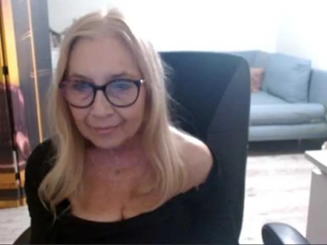 Offline BlondeSofia on BongaCams