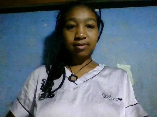 Offline diniah22 on BongaCams