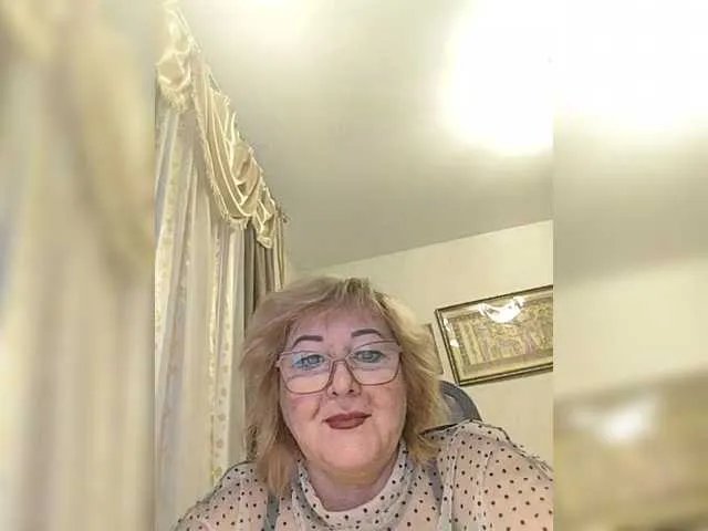 Offline KarinkaSweet on BongaCams