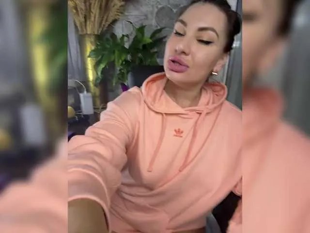 Offline Madelynn on BongaCams