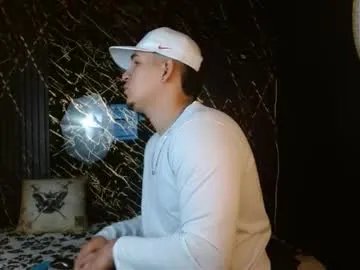 massimo_vidal — Plug Anal -Erotic cock And hard [200 tokens left] #cum #bigcock #daddy #young #muscle