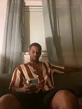 Axel_black10 — Je reste nu