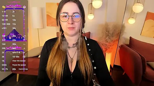 EmmaBloomm on StripChat