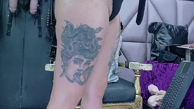 EvaSabath — Worship my divine legs 