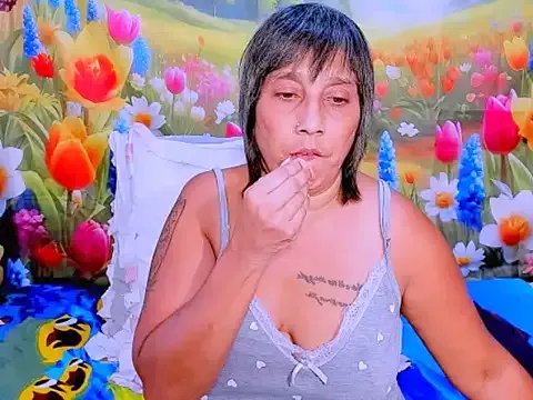 Freechat indianroxy on StripChat