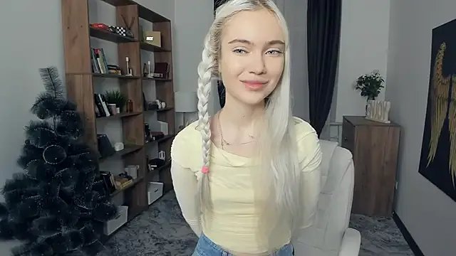 KristalCrowner — touch my lips close