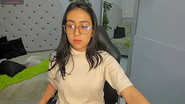 lucelly_15 — show naked + oil body 