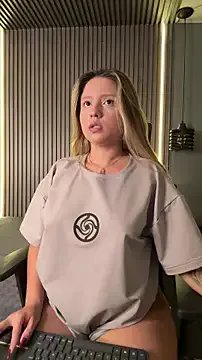 Freechat MiaPetit_ on StripChat