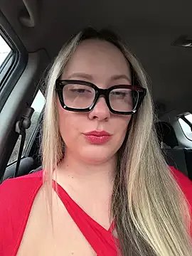 Mona_Plus on StripChat