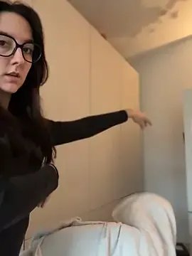 RealJuliette — Show lingerie & ass close cam