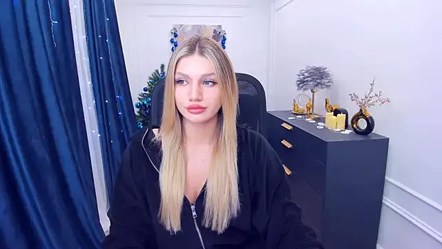 SelenaeMoore on StripChat