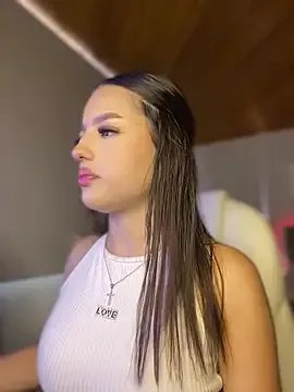 Sofia18_pinkk on StripChat