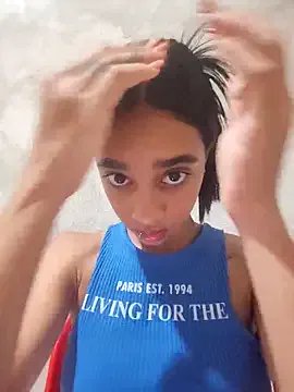 Zoe_Sweett18 — naked + masturbation