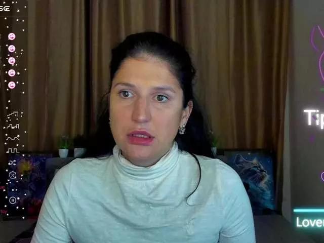 AliannaSoloKisses from BongaCams