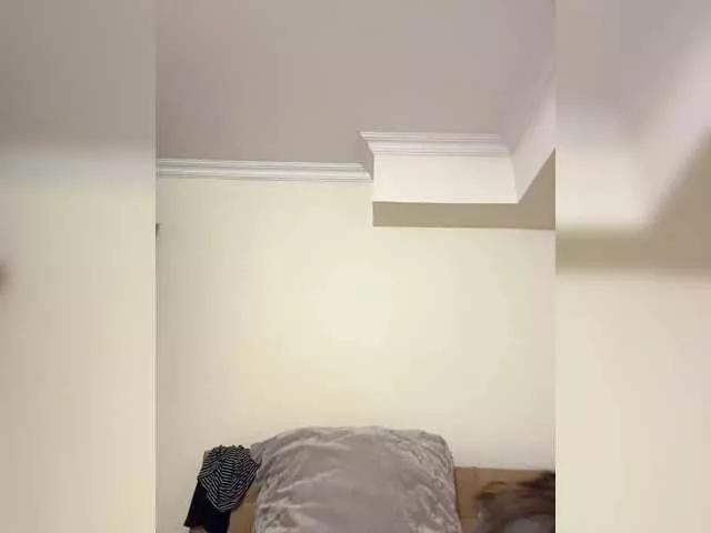 Checkout AndreElis, she wants to masturbate for you AndreElis from BongaCams