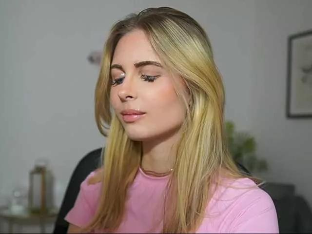 catecrago on BongaCams 