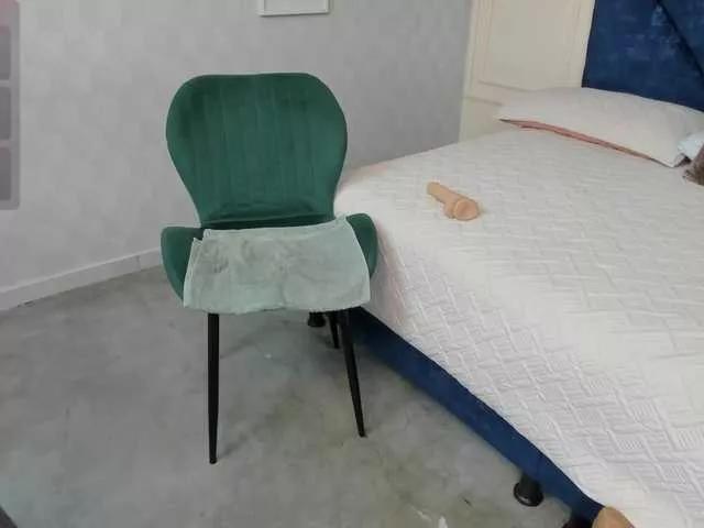 charlotte-mayers from BongaCams