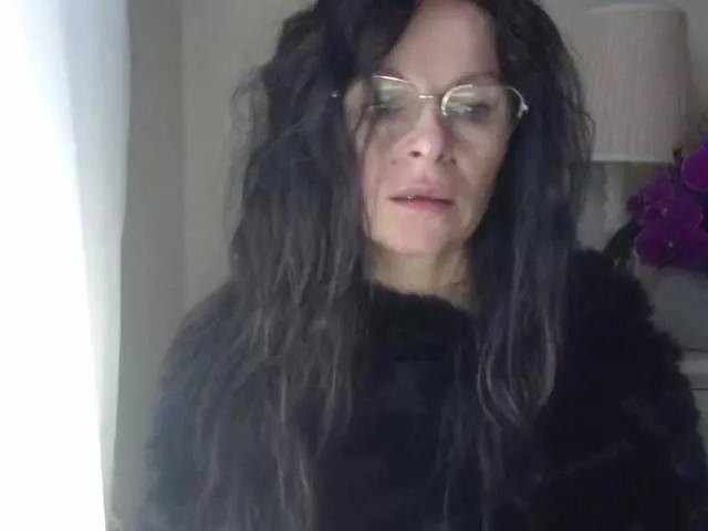 Sweet HelenSHOW1 wants you to fuck her body now HelenSHOW1 from BongaCams