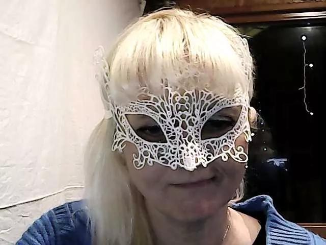 Discover Iinna, she wants to masturbate for you Iinna from BongaCams