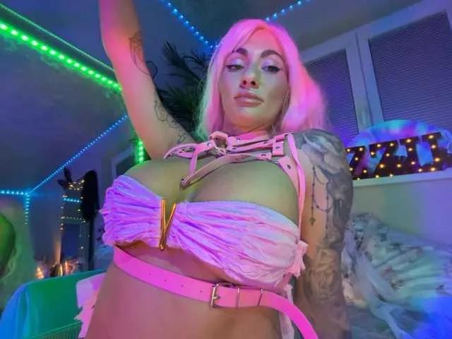 Isizzu-TOP on BongaCams