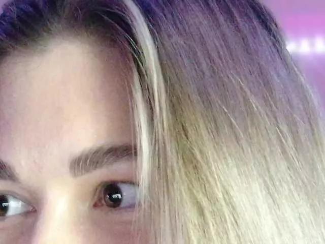 KateMid from BongaCams