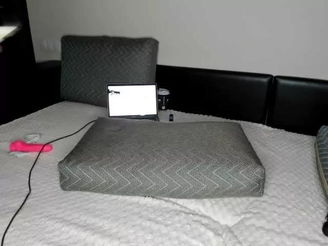 KerryBelly from BongaCams