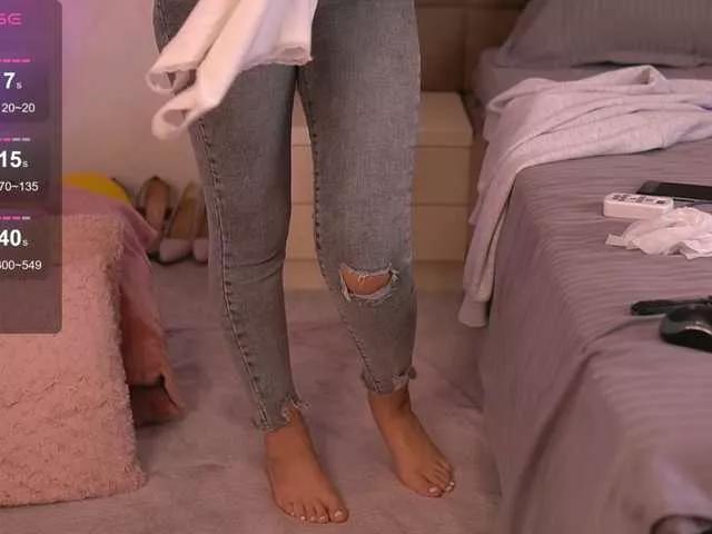 KyraCase from BongaCams