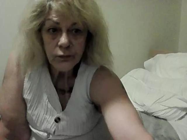 latexshantie from BongaCams