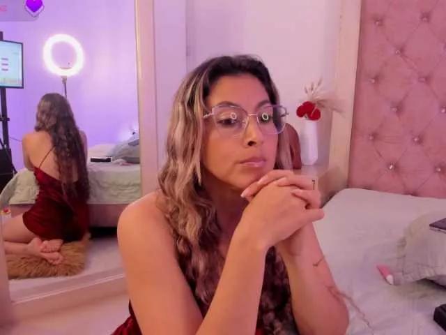 Sweet LeahWilliams1 wants you to fuck her body now LeahWilliams1 from BongaCams