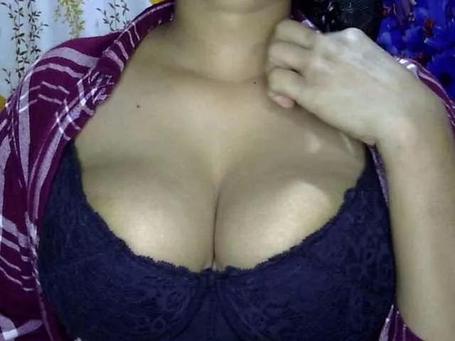 lima11 from BongaCams