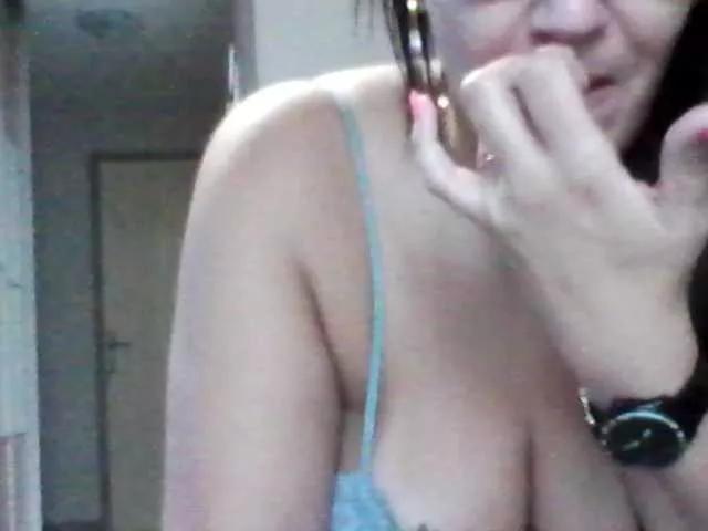 Lindafrancaise on BongaCams
