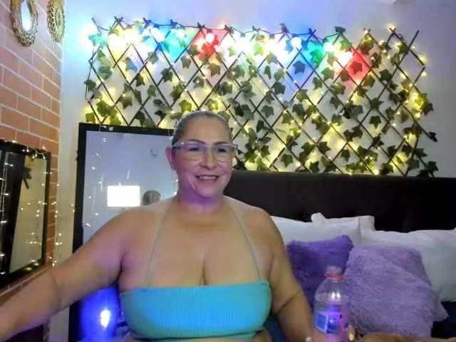 Sexy MAJAREAL wants you to fuck her body now MAJAREAL from BongaCams