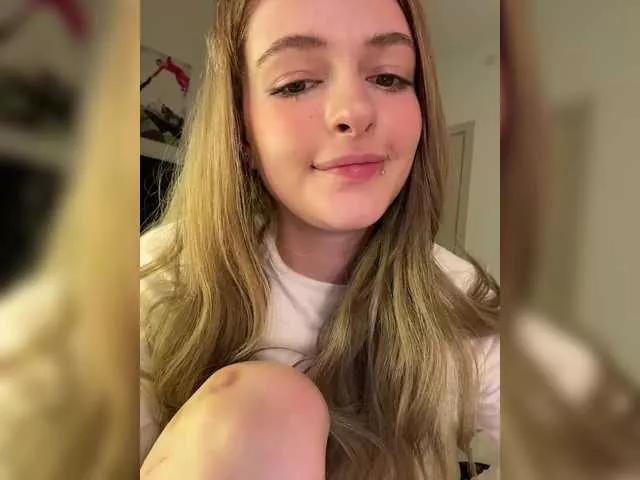 mandarinkaa from BongaCams