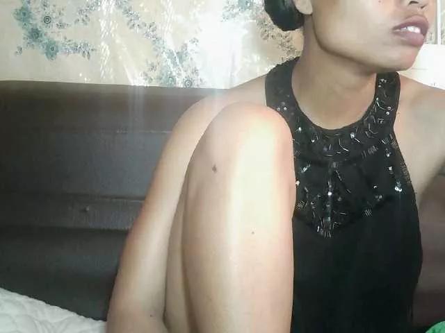 Pussy01lips from BongaCams