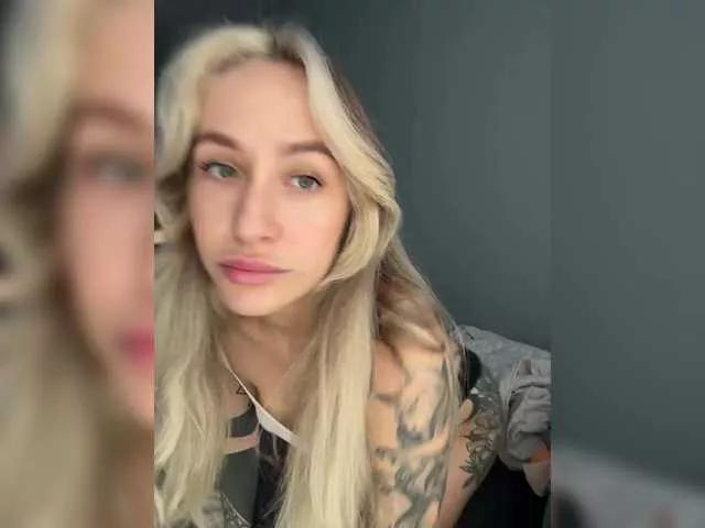 Masturbate to BongaCams's QueenKing QueenKing from BongaCams