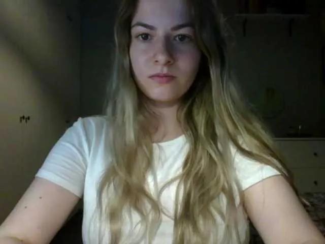 RosieJune from BongaCams