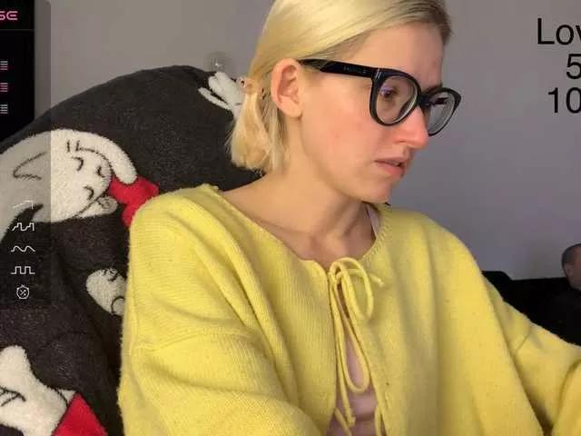 Discover Sexy-Sweets, they want to masturbate for you Sexy-Sweets from BongaCams