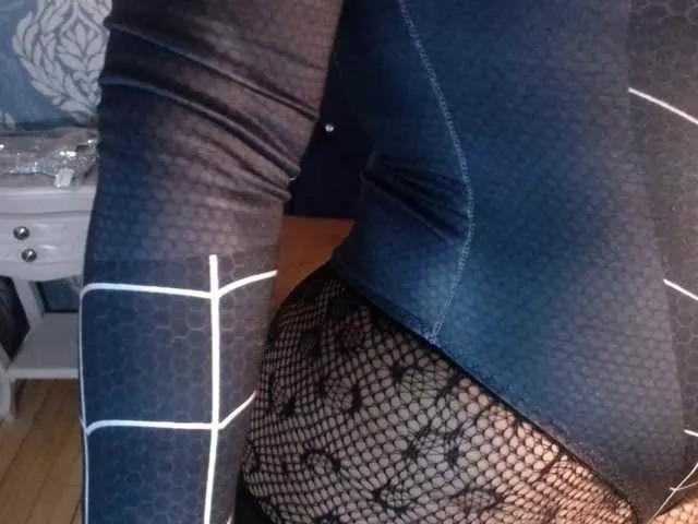 Masturbate to 28 years old sofiacowperx from BongaCams sofiacowperx from BongaCams