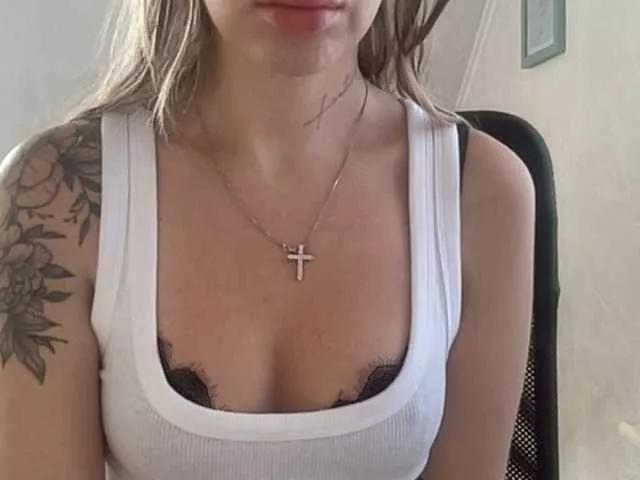 Sweet-Melodie from BongaCams