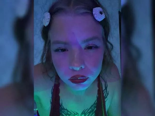 Twiksy from BongaCams