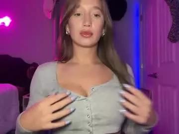 brielledaviss from Chaturbate
