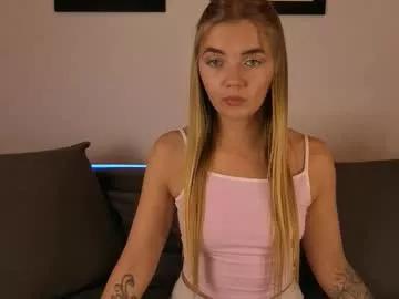 Admire Carriebradshawww, she wants to masturbate for you carriebradshawww from Chaturbate