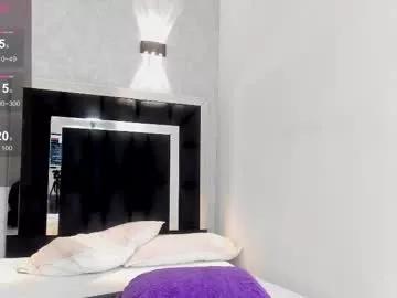 Admire Elian___, zie wants to masturbate for you elian___ from Chaturbate