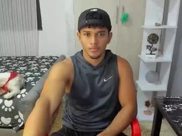 Sweet Fox_evans wants you to fuck his body now fox_evans from Chaturbate