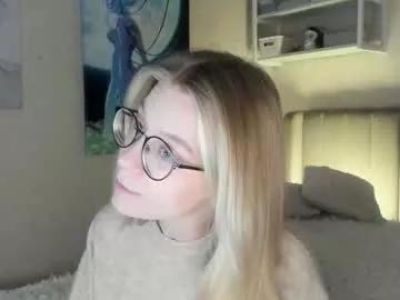 Admire Lunar_sofia, she wants to masturbate for you lunar_sofia from Chaturbate