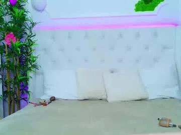 Explore hot slut Taahiraarabian taahiraarabian from Chaturbate