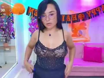 tiara_r from Chaturbate