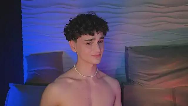 adam_21cm__ on StripChat 