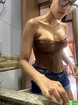 Slutty DulceLenns wants you to fuck their body now DulceLenns from StripChat