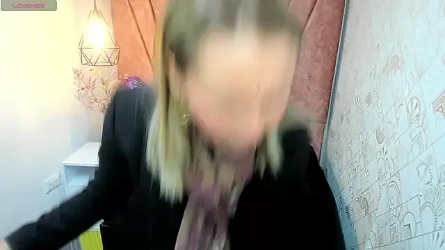 Slutty Issa_Milf__ wants you to fuck her body now Issa_Milf__ from StripChat